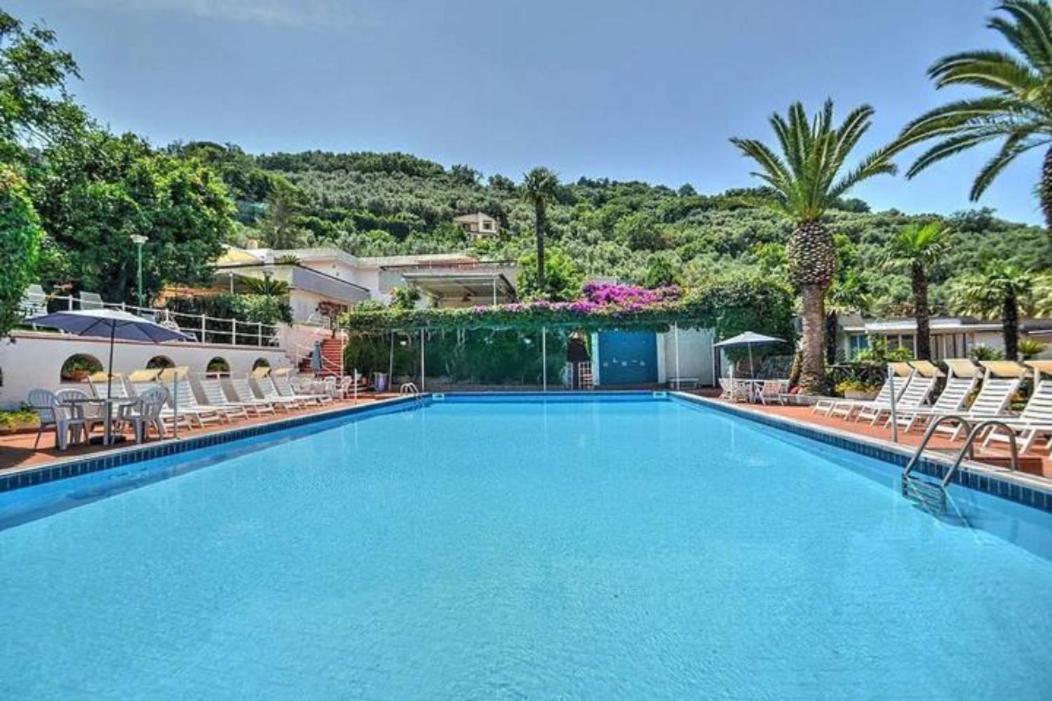 Un Paradiso A Sorrento Con Piscina Massa Lubrense Buitenkant foto